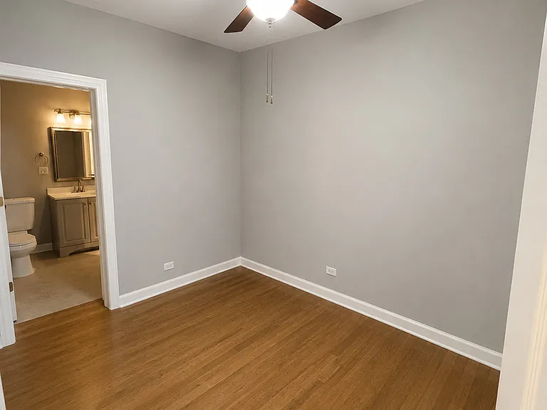 1922 W 47th St #2 — Photo 7