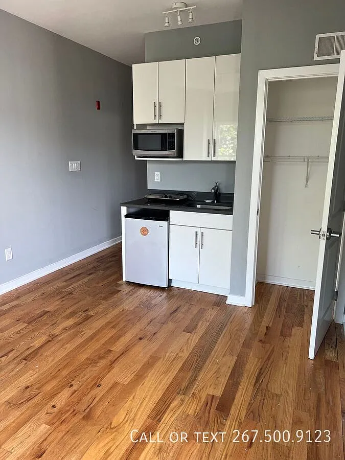 Cozy studio close to school. January, 2027 month free! — Photo 2