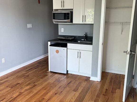 2nd image of 535 Budd St #3C