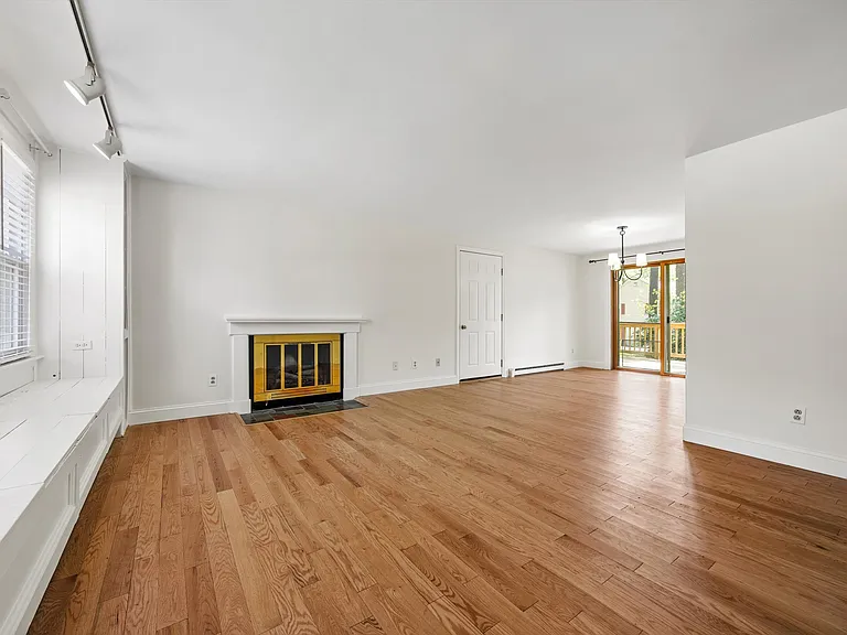 7 Dresden Ct — Photo 5