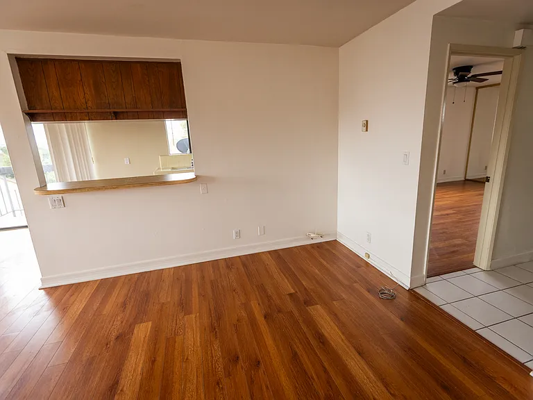 1327 W 9th St #4 — Photo 7