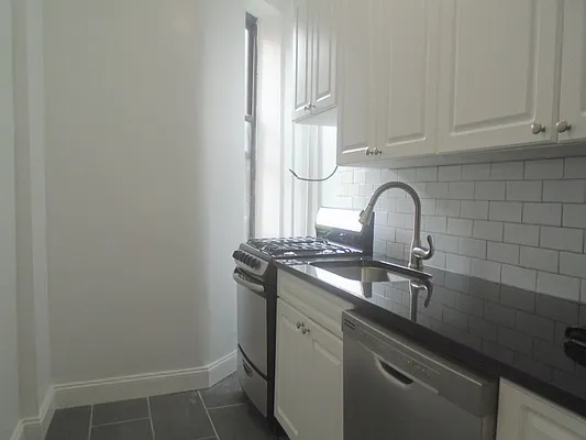 Rented by Salon Realty Corp | media 35