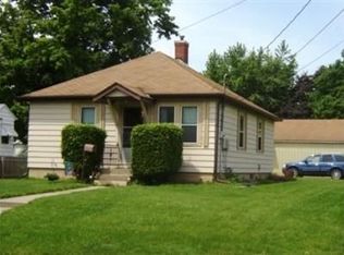 121 12th Ave E, Oskaloosa, IA