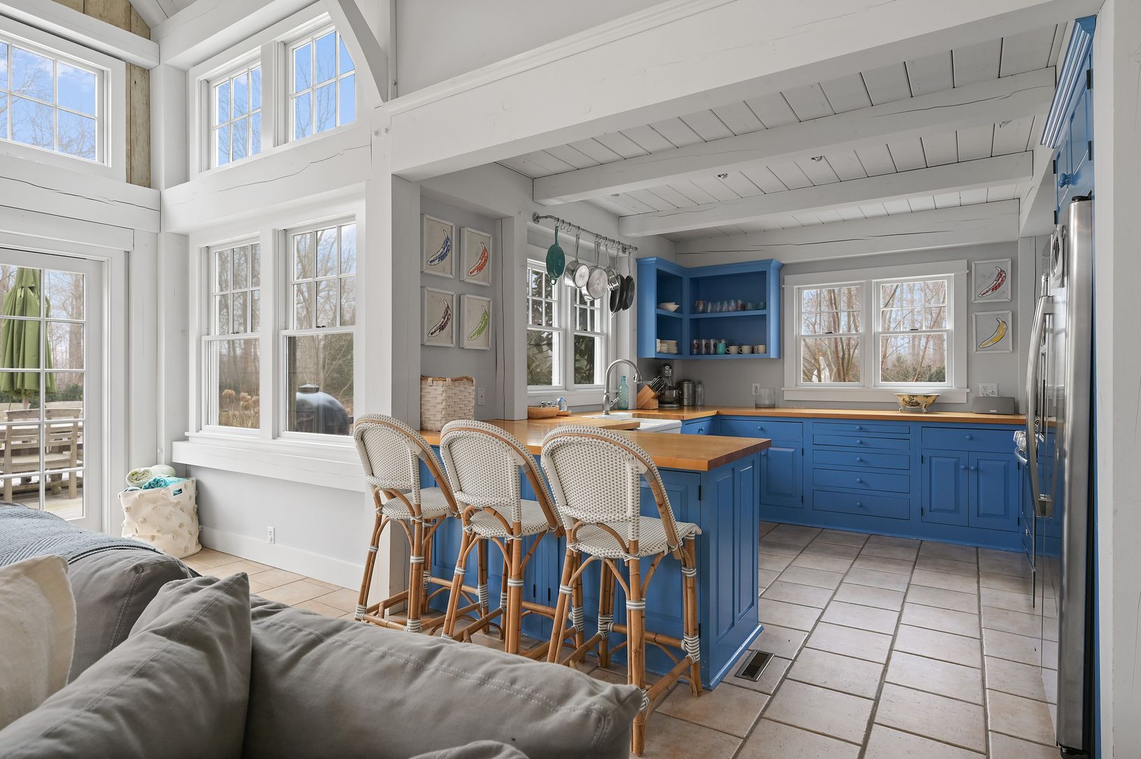  Kitchen with seating