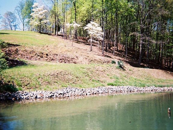 5th image of 477 Southwood Dr