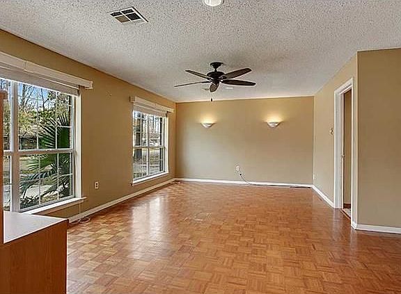 3rd image of 150 Woodside Dr