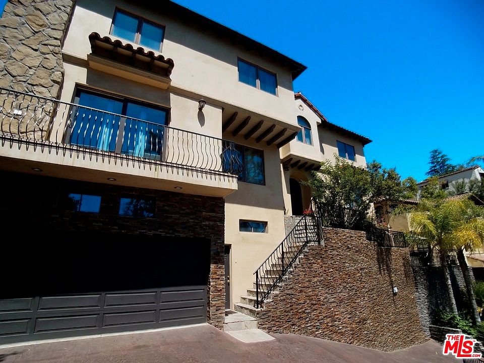 1st image of 2754 N Woodhaven Dr