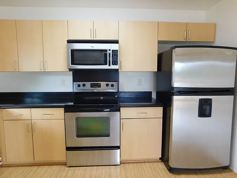 Refrigerator with water dispenser and ice maker