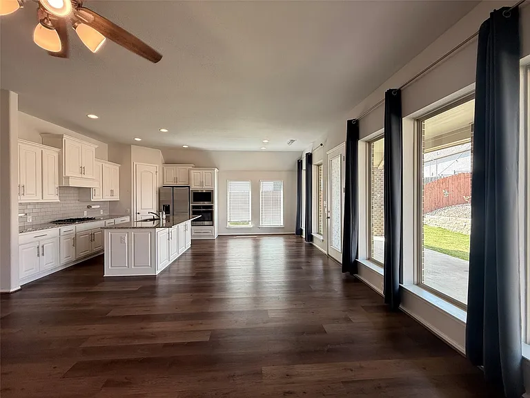 156 Santa Maria St — Photo 10