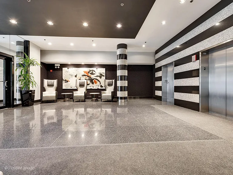 130 S Canal St #820 — Photo 2