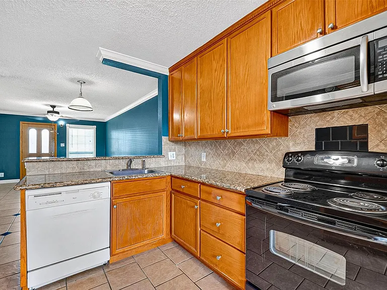 1220 Shadowdale Dr #6 — Photo 10