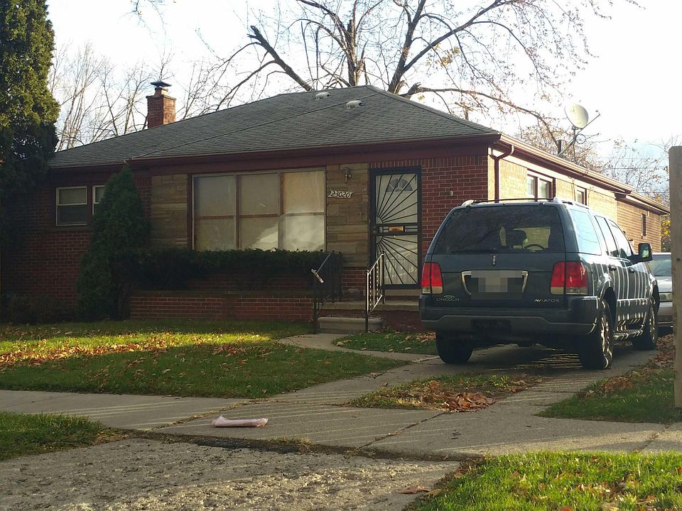 2nd image of 23020 Cloverlawn Ave