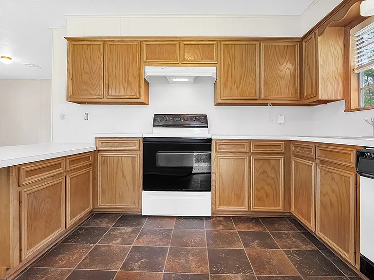 125 Red Oak Dr — Photo 3