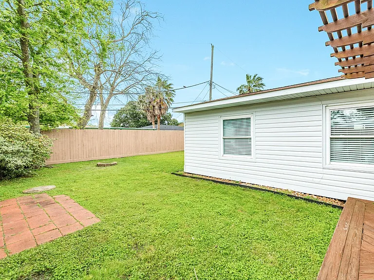 105 Marlin Ave — Photo 23