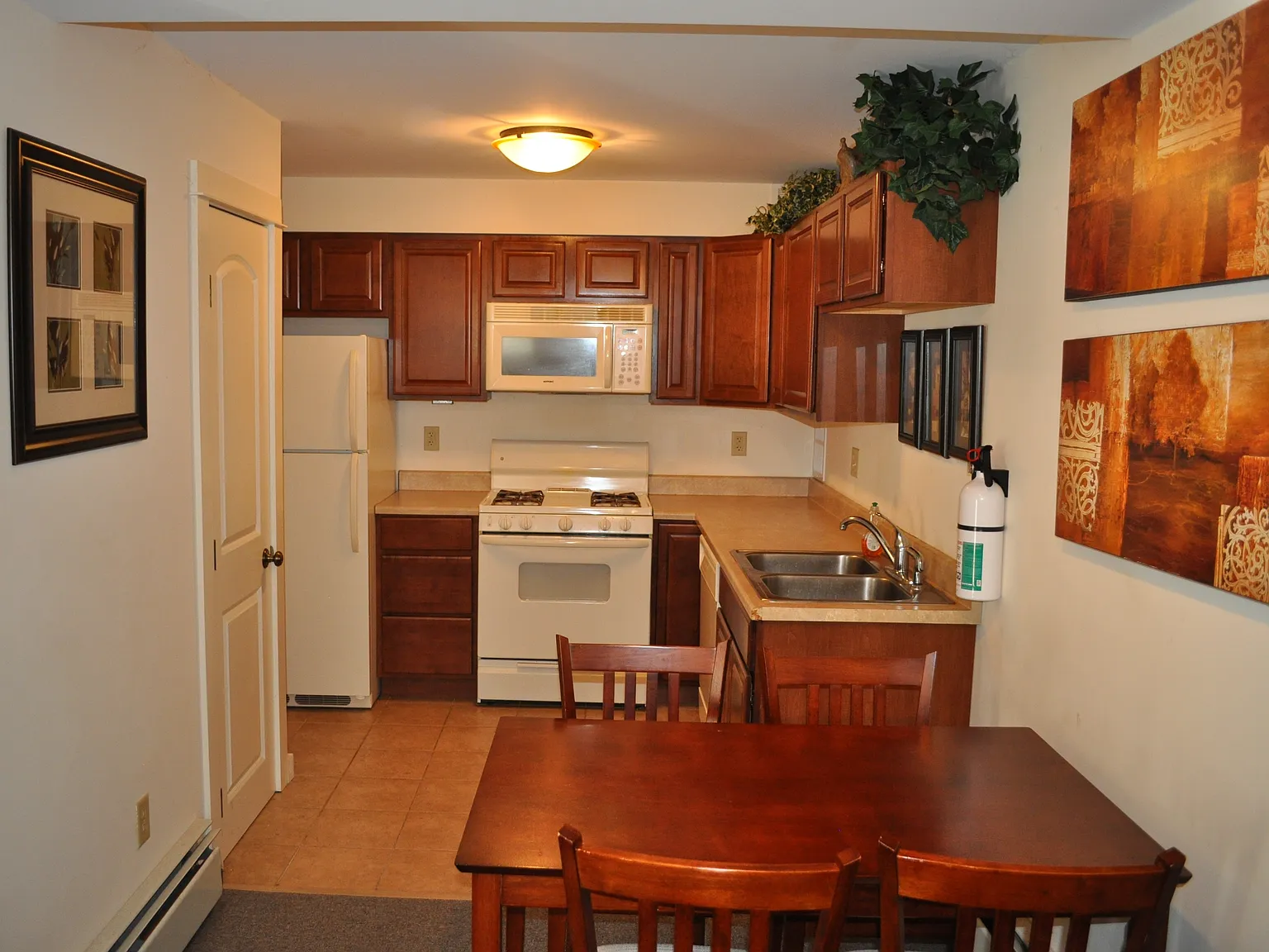 110 Highland Pl — Photo 4