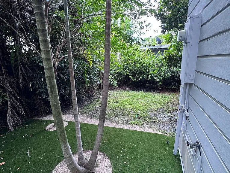 612 NE 12th Ave — Photo 18