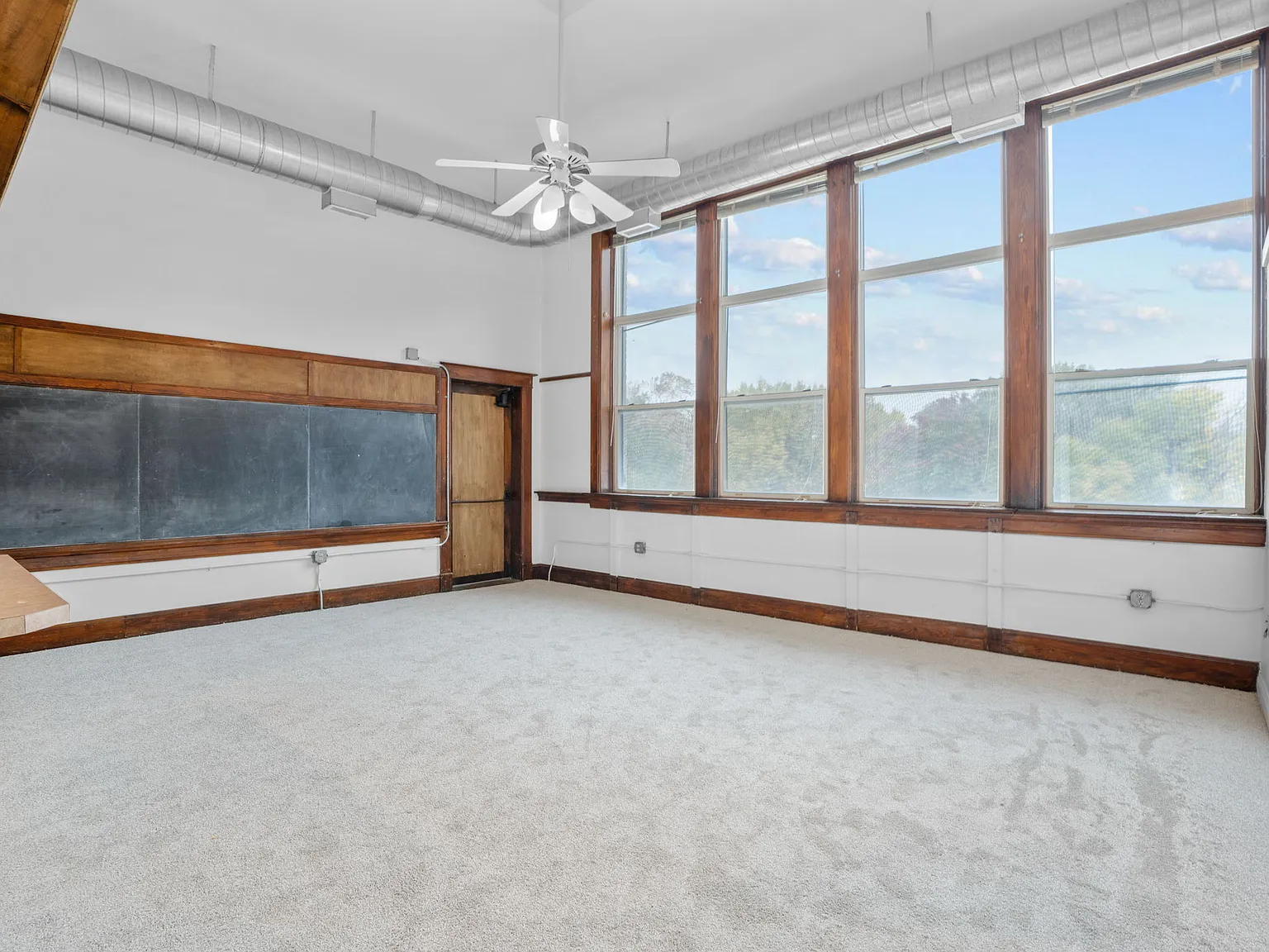 1 bed, 925 sqft, $1,300 — Photo 3