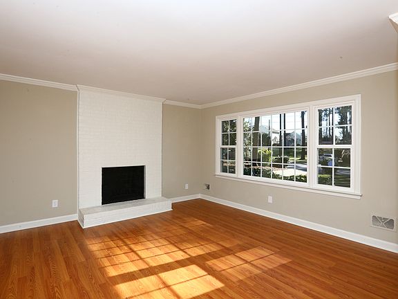 Fam Rm w/Fireplace