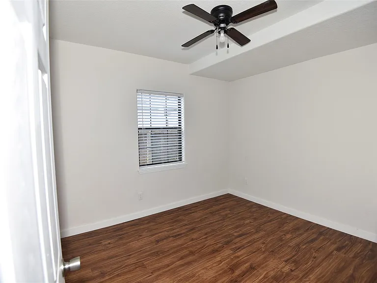4322 Allen St — Photo 9