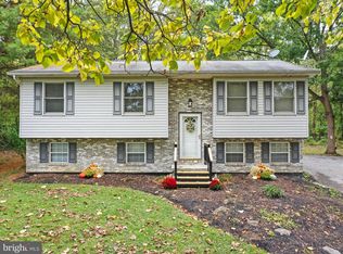 95 Traveller Rd, Falling Waters, WV 25419