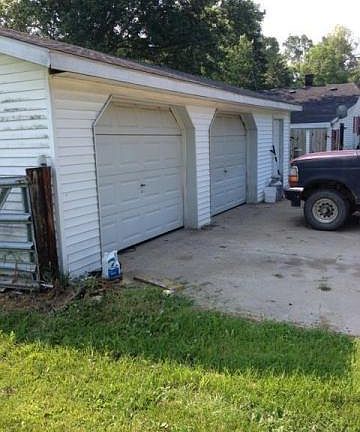 4th image of 13822 Laketon Ave