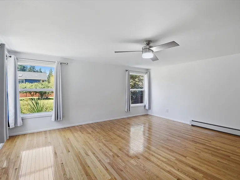 15551 Greenwood Ave N — Photo 10