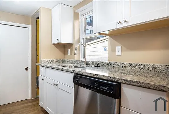424 S Eden St — Photo 7