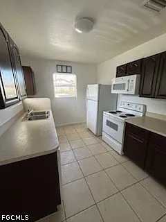 3 bed, 1.5 bath, 946 sqft, $1,400 — Photo 2