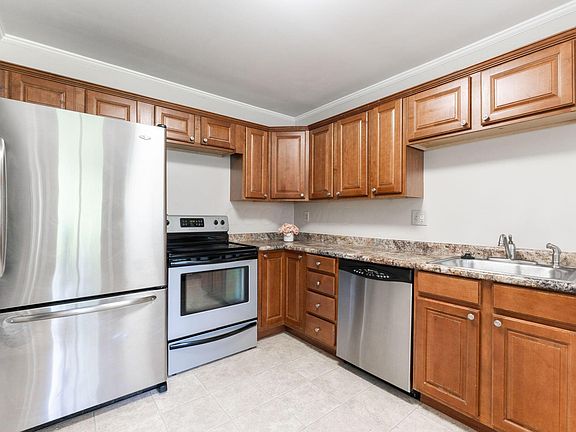 3rd image of 765 Stinchcomb Dr