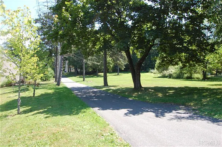 80 Hawkes Ave — Photo 2