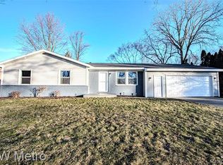 5141 Sarah St, Shelby Township, MI 48317