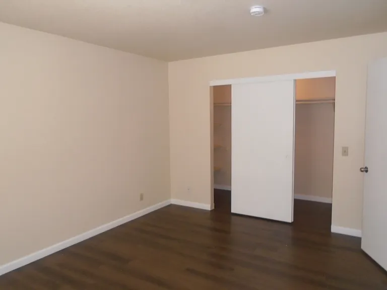 BEDOROM 1 - HUGE CLOSET