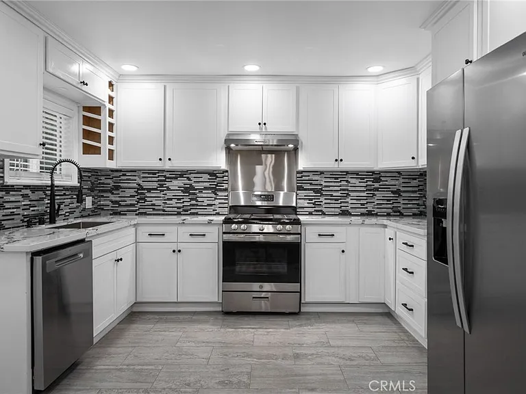 2023 Border Ave — Photo 17