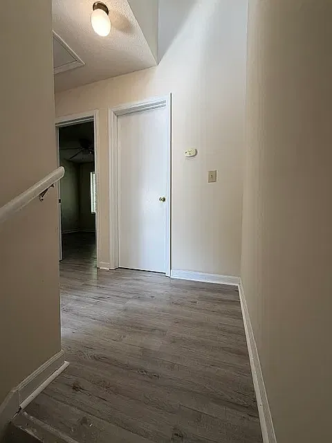 2 bed, 1.5 bath, 1038 sqft, $1,300 — Photo 4