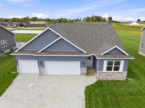 5752 Wall St, Waterloo, IA 50701