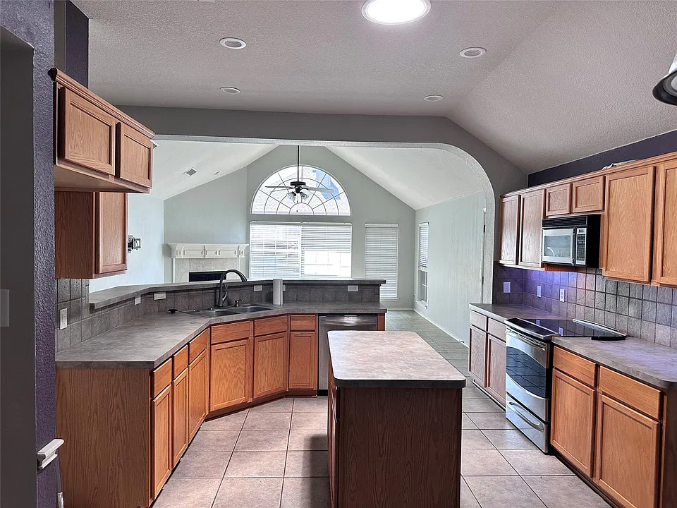 2428 Pheasant Dr