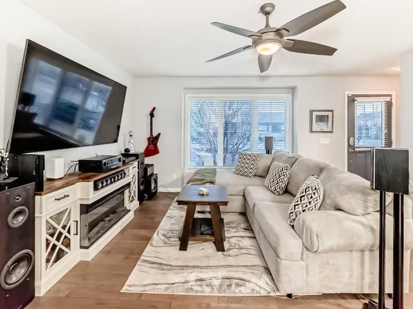 1020 Windsong Dr SW, Airdrie, AB T4B 0P2