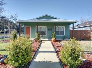 203 Shade St, Smithville, TX 78957