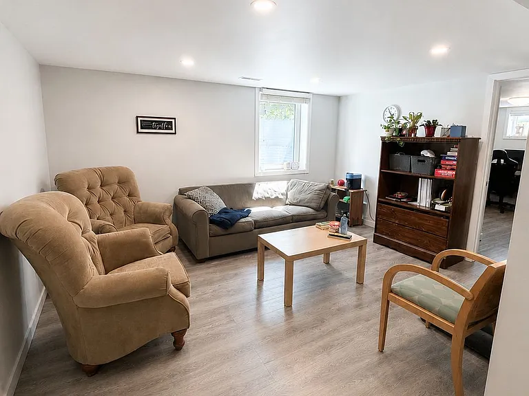 14 Jasper Ct #B — Photo 9