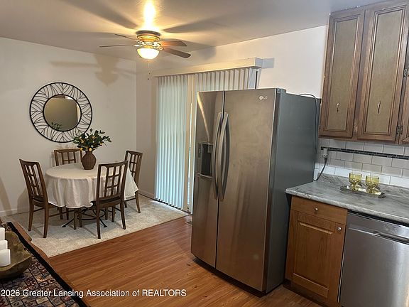 3rd image of 3033 Sunderland Rd