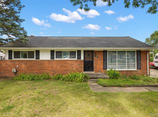 763 N Cass Lake Rd, Waterford, MI 48328