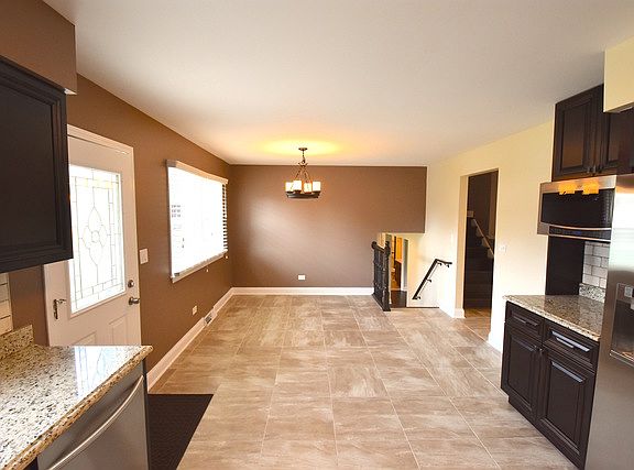 5th image of 711 Berkshire Ln