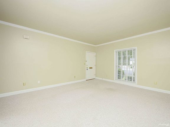 Fresh interior paint throughout