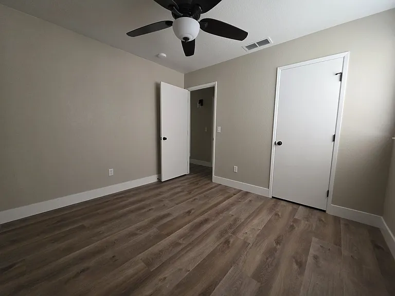 4027 W Tulare Ave — Photo 16
