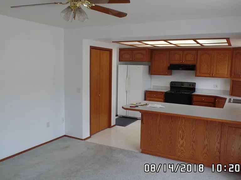 942 E Willow St — Photo 11