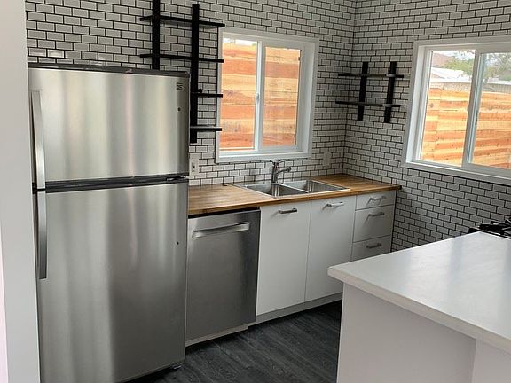3rd image of 2476 Pierpont Blvd