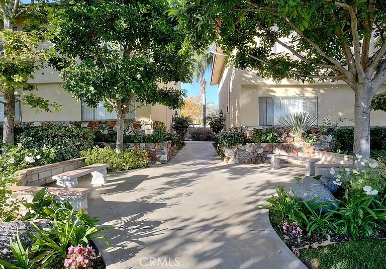 1119 W Duarte Rd #4 — Photo 2