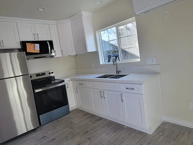 20711 Berendo Ave #1/2 — Photo 9