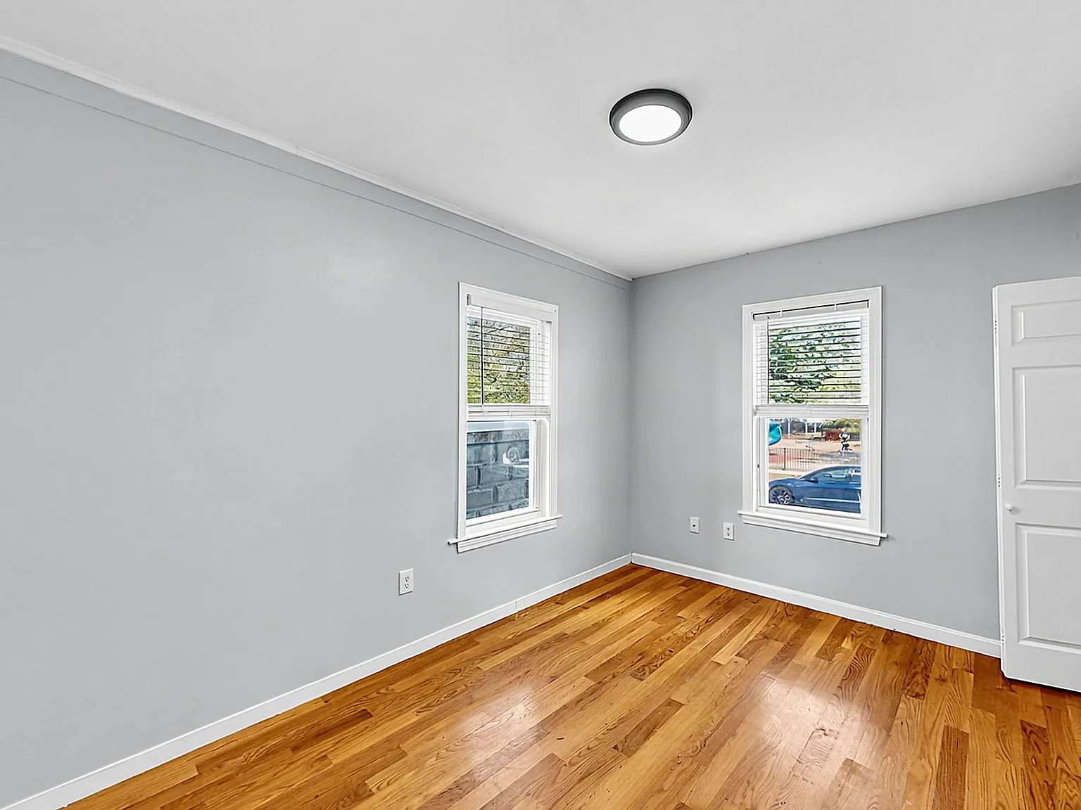 5 bed, 2.5 bath, 2000 sqft, $4,950 — Photo 4
