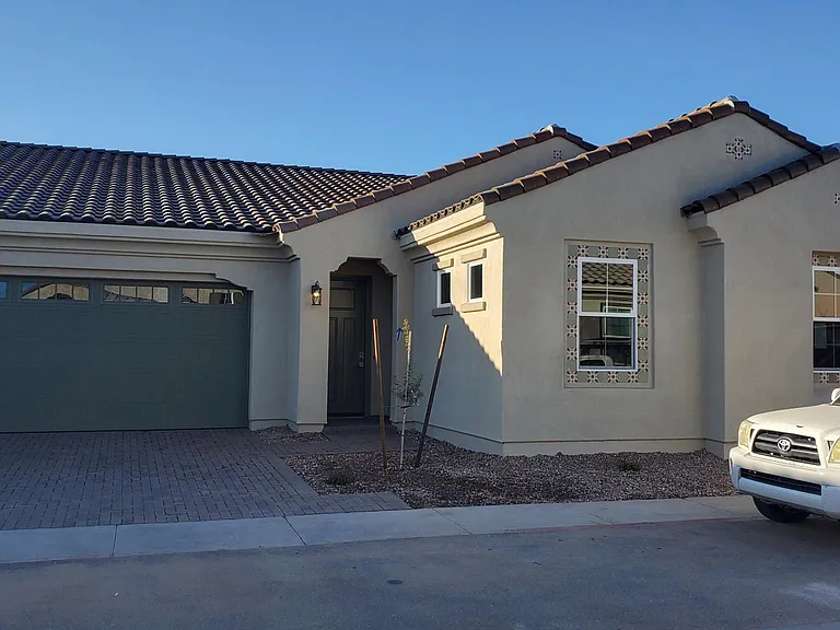 241 E Azalea Dr — Photo 2